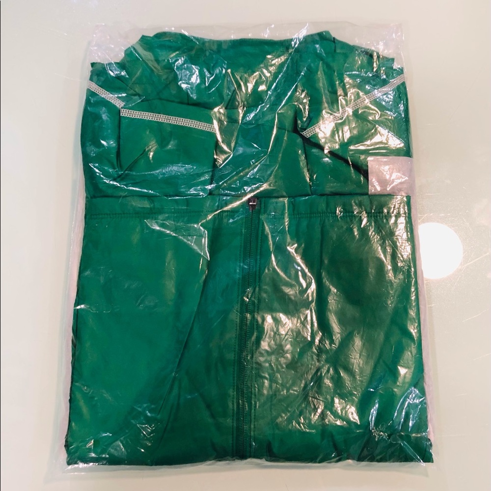 NWT - Nike Unisex Wind Rain Jacket - Picture 3 of 4